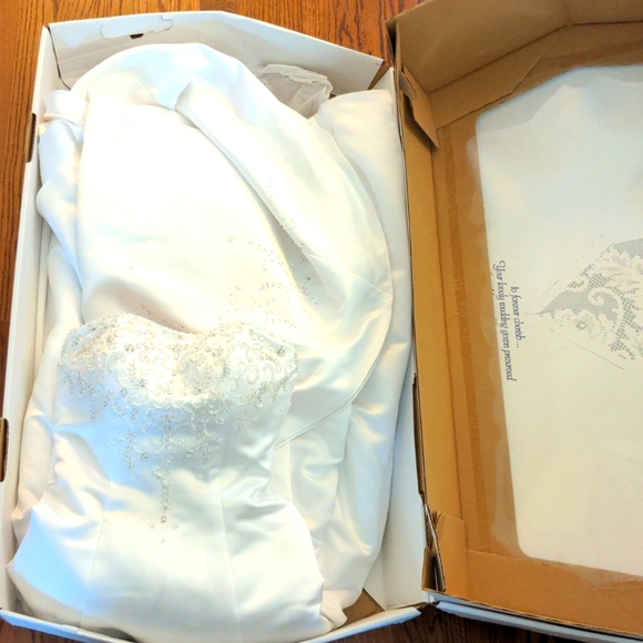 Wedding Gown - Picture 2 of 15